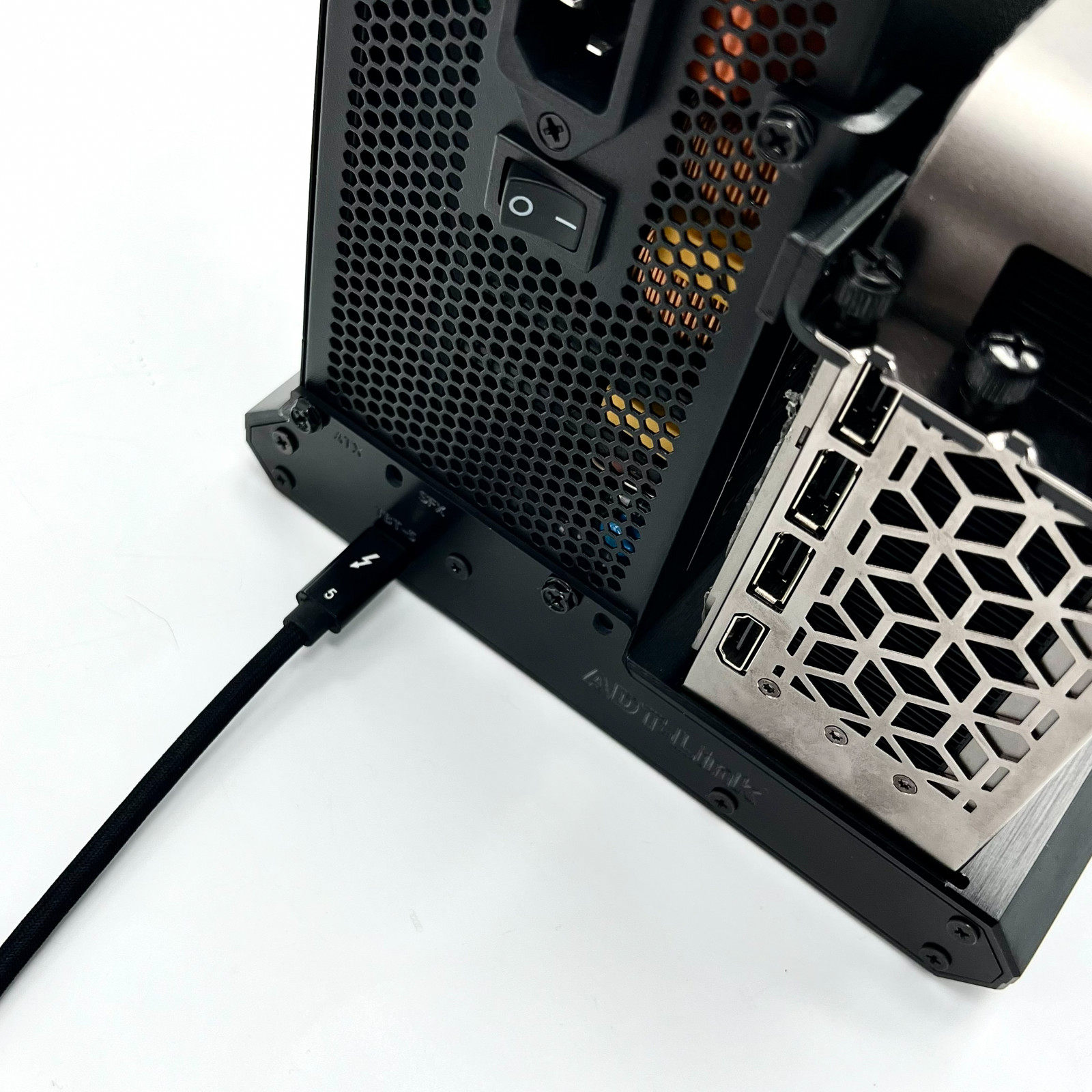 بطاقة رسومات خارجية ADT Thunde - مراجعة Thunderbolt 4 External Gpu Enclosure وسعره